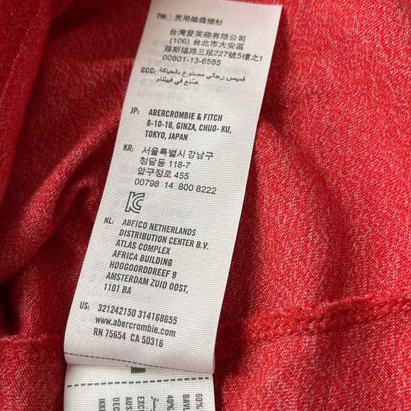 Mens Hollister 3 button red shirt size small,60%cotton and 40%polyester. - Picture 7 of 9